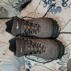 SZ 11.5 Men's Nike ACG Boots